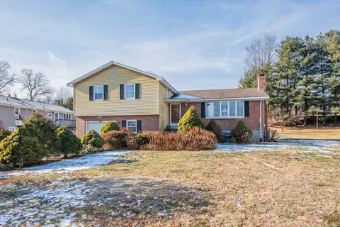 196 Ridge Crest Cir, Wethersfield, CT 06109