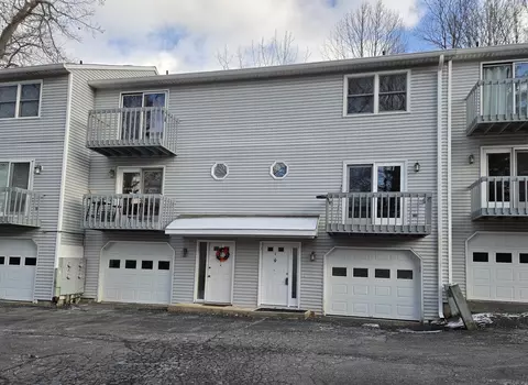 100 Northampton Ln #4, Plainville, CT 06062