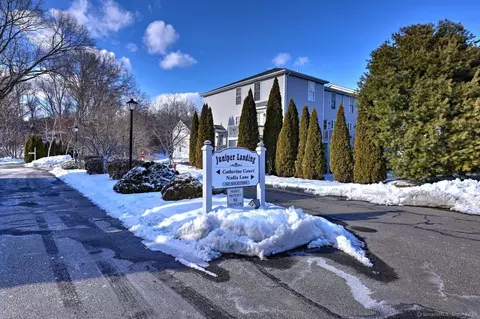 6 Nadia Ln #B, Wallingford, CT 06492