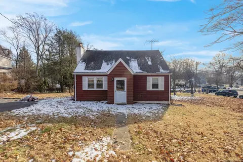 17 Joemar Rd, Norwalk, CT 06854