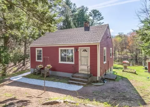 114 W Avon Rd, Farmington, CT 06085