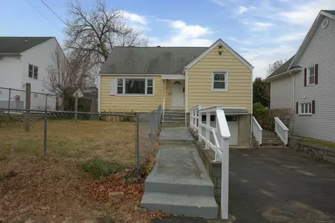 68 Clifton Pl, Bridgeport, CT 06606