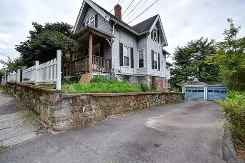 30 Ashley St, Waterbury, CT 06704