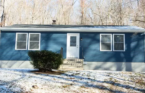 421 Raymond Hill Rd, Montville, CT 06382