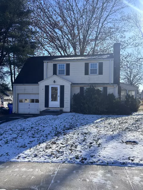 9 Greystone Rd, West Hartford, CT 06107