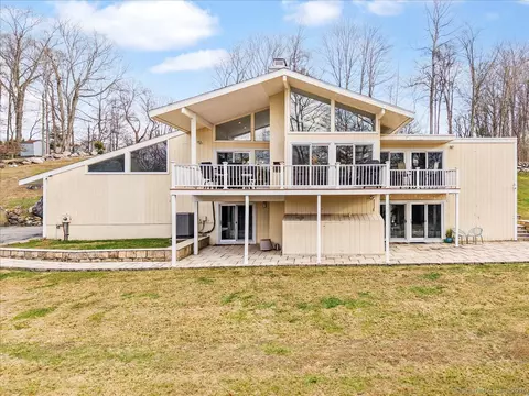 62 Mill Brook Rd, Stamford, CT 06902