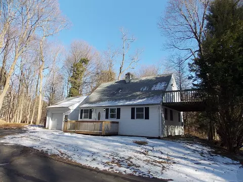 79 Mountain Rd, Farmington, CT 06032