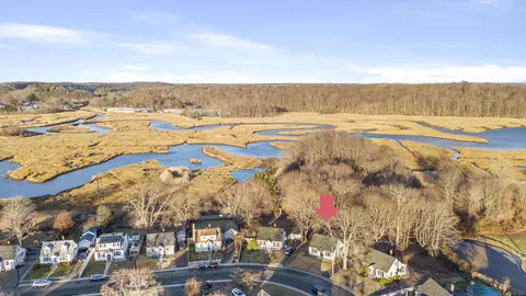 140 Vista Dr, East Haven, CT 06512