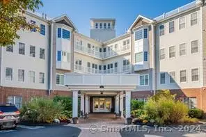 1 King Philip Dr #401, West Hartford, CT 06117