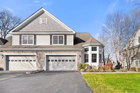 54 Carnoustie Cir #54, Bloomfield, CT 06002