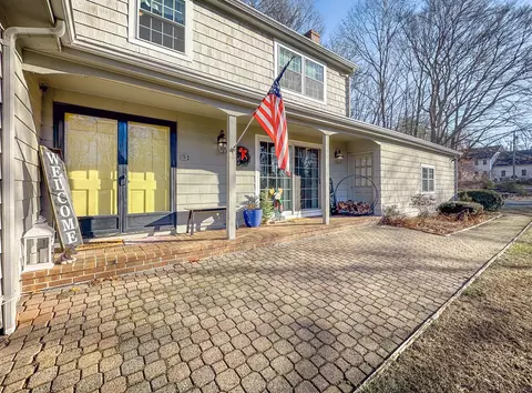 51 Oakridge Rd, Bristol, CT 06010