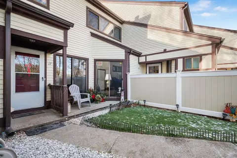 81 Main St #17B, Branford, CT 06405