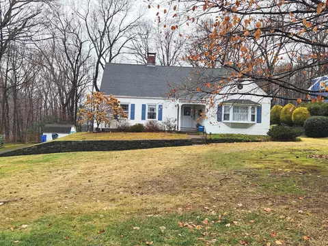 38 Adelaide Rd, Manchester, CT 06040