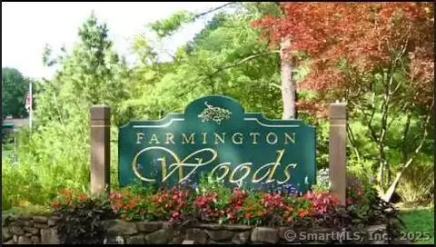 32 Great Meadow Ln, Avon, CT 06001