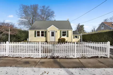75 Damson Ln, Naugatuck, CT 06770