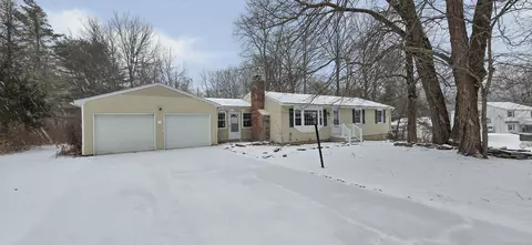 17 Meadowood Rd, Tolland, CT 06084