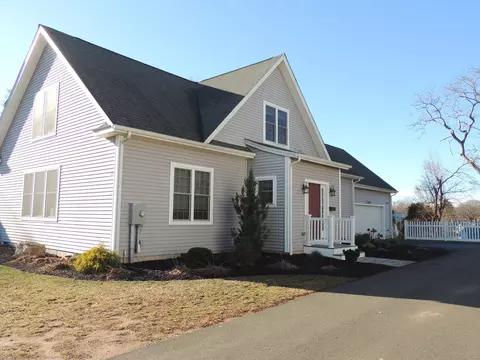 10 Cedar St, Branford, CT 06405