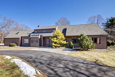 10 Black Walnut Dr, Middletown, CT 06457