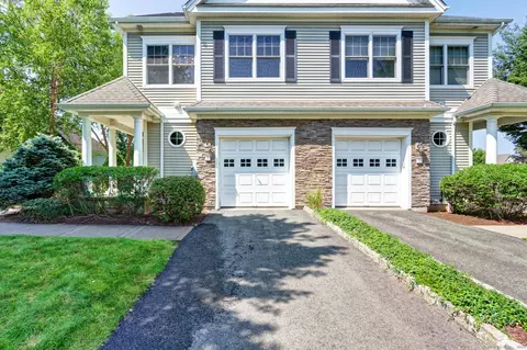 17 Turnberry Ln #17, Bloomfield, CT 06002