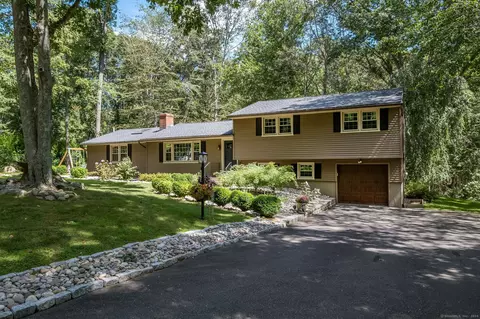 49 Nutmeg Ln, Madison, CT 06443