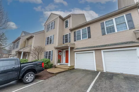 87 Perry St #236, Putnam, CT 06260
