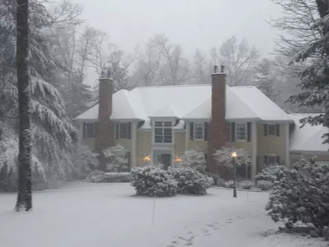 4 Pembroke Hl, Farmington, CT 06032