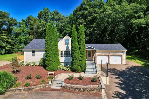 36 Aveline Ave, Middlebury, CT 06762