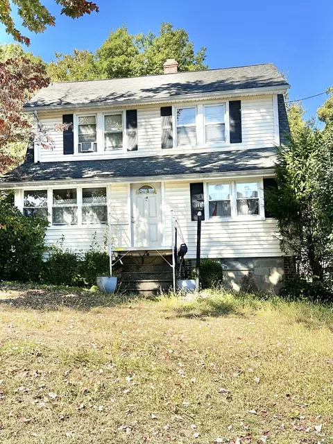 28 Catoona Ln, Stamford, CT 06902