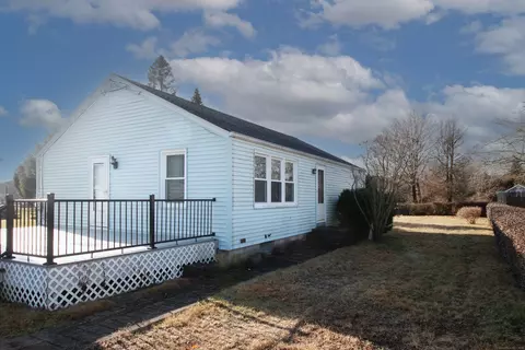 4 Hamel Ct, Waterford, CT 06385