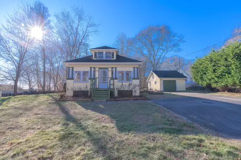 8 Burdick Ln, Stonington, CT 06379