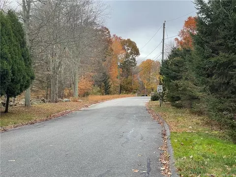 5 Autumn Way, Ledyard, CT 06339