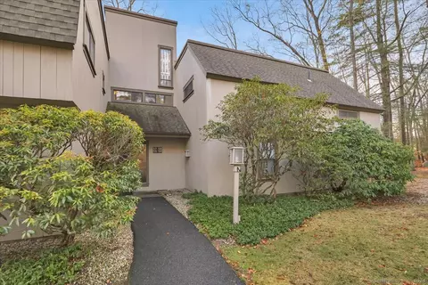 58 Crocus Ln #58, Farmington, CT 06032