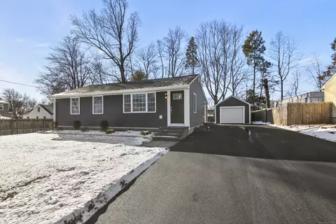 22 Shelley St, Cromwell, CT 06416