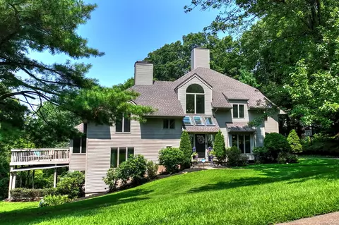 521 Overlook Rd, Glastonbury, CT 06033