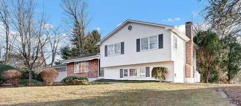 65 Chapel Hill Rd, North Haven, CT 06473