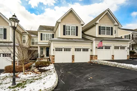 69 Beacon Hill Ter #69, Bethel, CT 06801