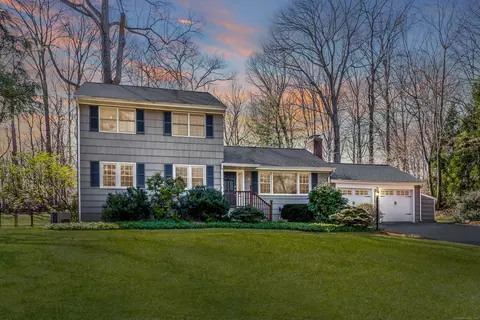 21 Chipmunk Ln, Norwalk, CT 06850