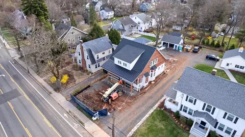 89 N Main St, West Hartford, CT 06107