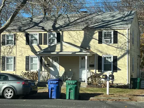 43 Summer St, Waterford, CT 06385