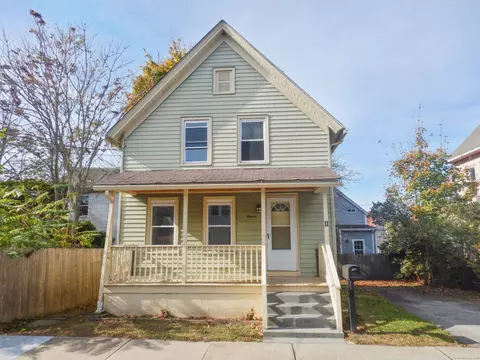 11 Lincoln Ct, New London, CT 06320