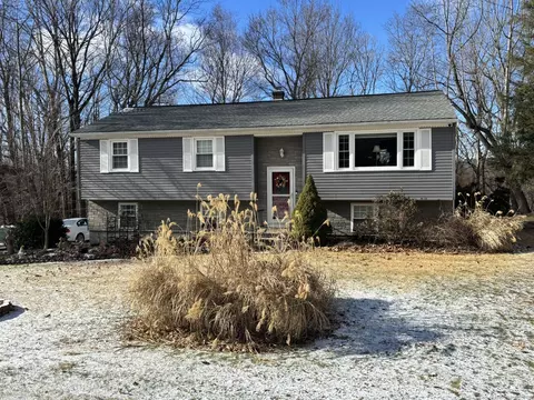 48 Woodcrest Dr, Prospect, CT 06712