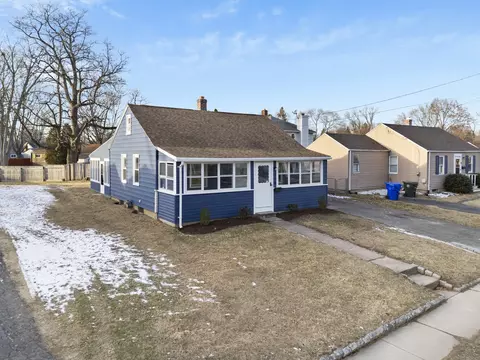 77 Washington Ave, East Hartford, CT 06118