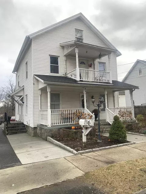 35 Smith St, Danbury, CT 06810