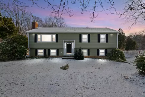 111 Crossfield Rd, North Branford, CT 06471