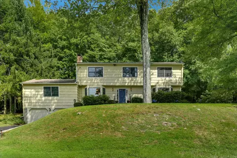 67 Jackson Dr, Trumbull, CT 06611