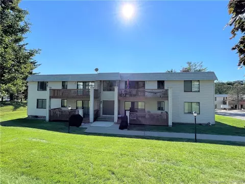 2 Linda Ct #2, Cromwell, CT 06416