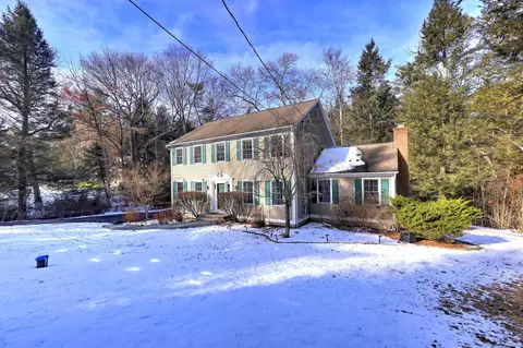 5 Narragansett Trl, Newtown, CT 06482
