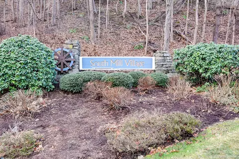 97 Overshot Dr #97, Glastonbury, CT 06073