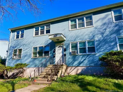 30 Oak Ridge Dr #14, New Haven, CT 06513