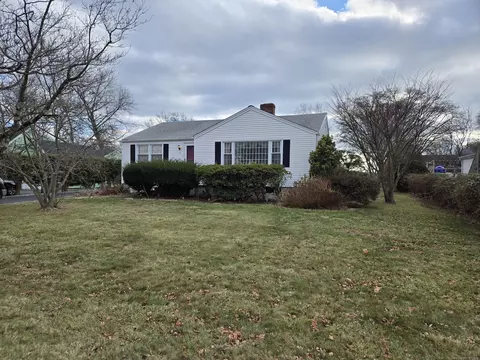 15 Nostrum Rd, Norwalk, CT 06850